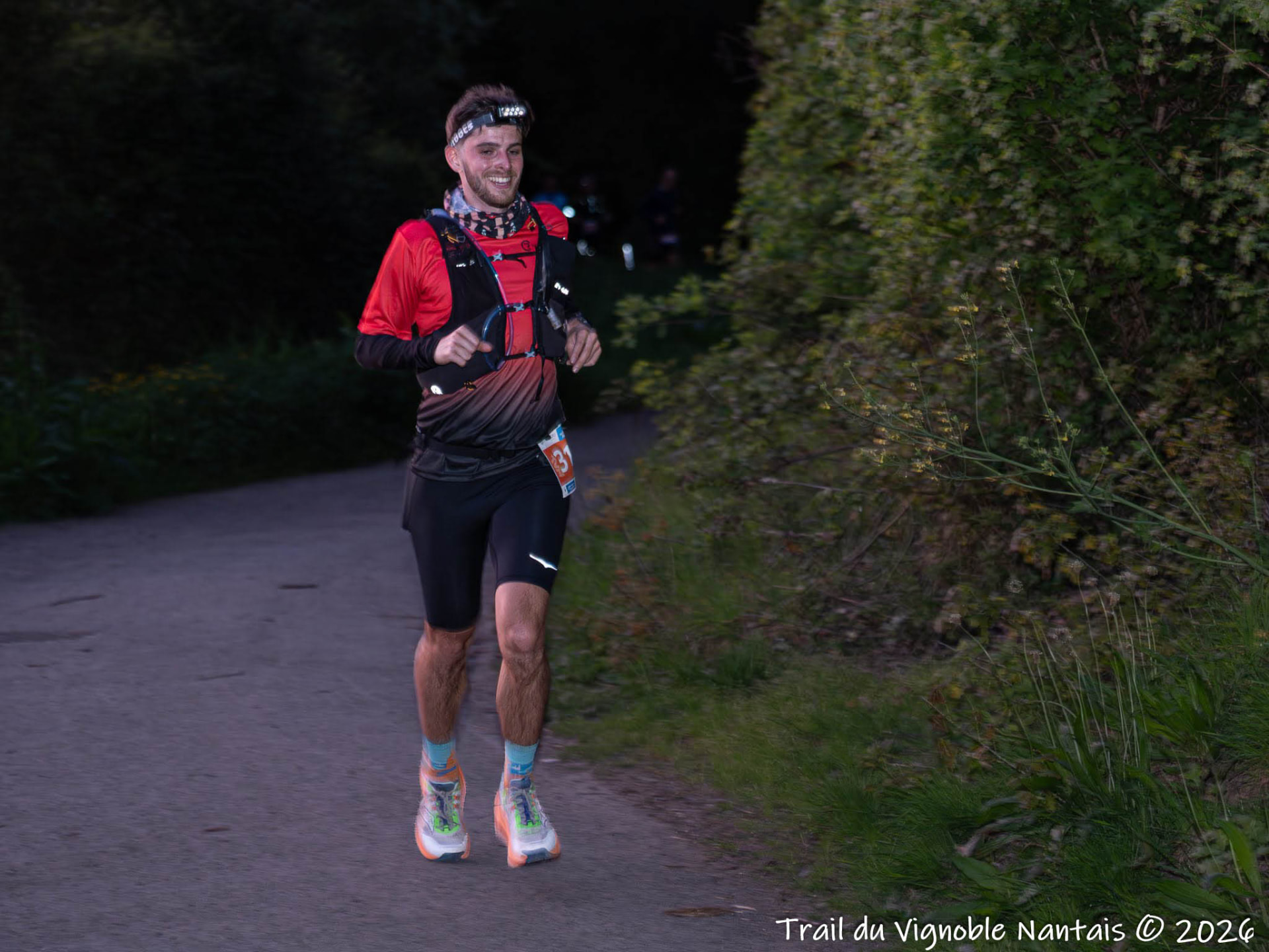 Sentier de trail dans les collines autour de Barcelone